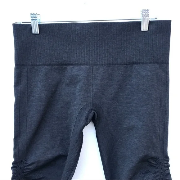 Lululemon Seamlessly Street Crop Black 4 pants - Picture 9 of 9